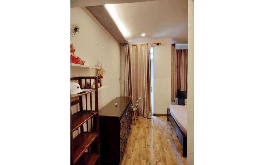 Bán Nhà Đường 79 Phước Long B Cách Đỗ Xuân Hợp 50m, 3 Tầng, 4PN RỘNG, Sân Oto, Cách 1 Bước Là Trường Đại Học